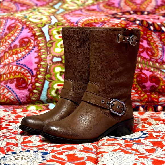 Vince Camuto Shoes - 🔥NWT: Vince Camuto Brown Leather Boots